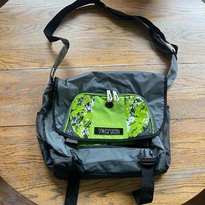 TECNICA 14”X13” shoulder bag/new without tags